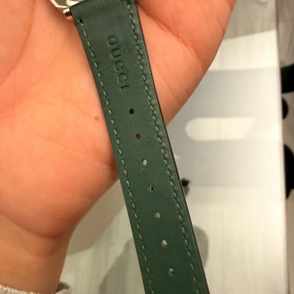 Gucci Grip Stainless Steel Watch with a green leather strap - Picture 8 of 9